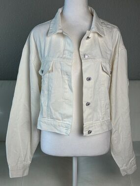 Western Boho Fringe Cropped Off-White Women's Denim Jacket - Classic Collar